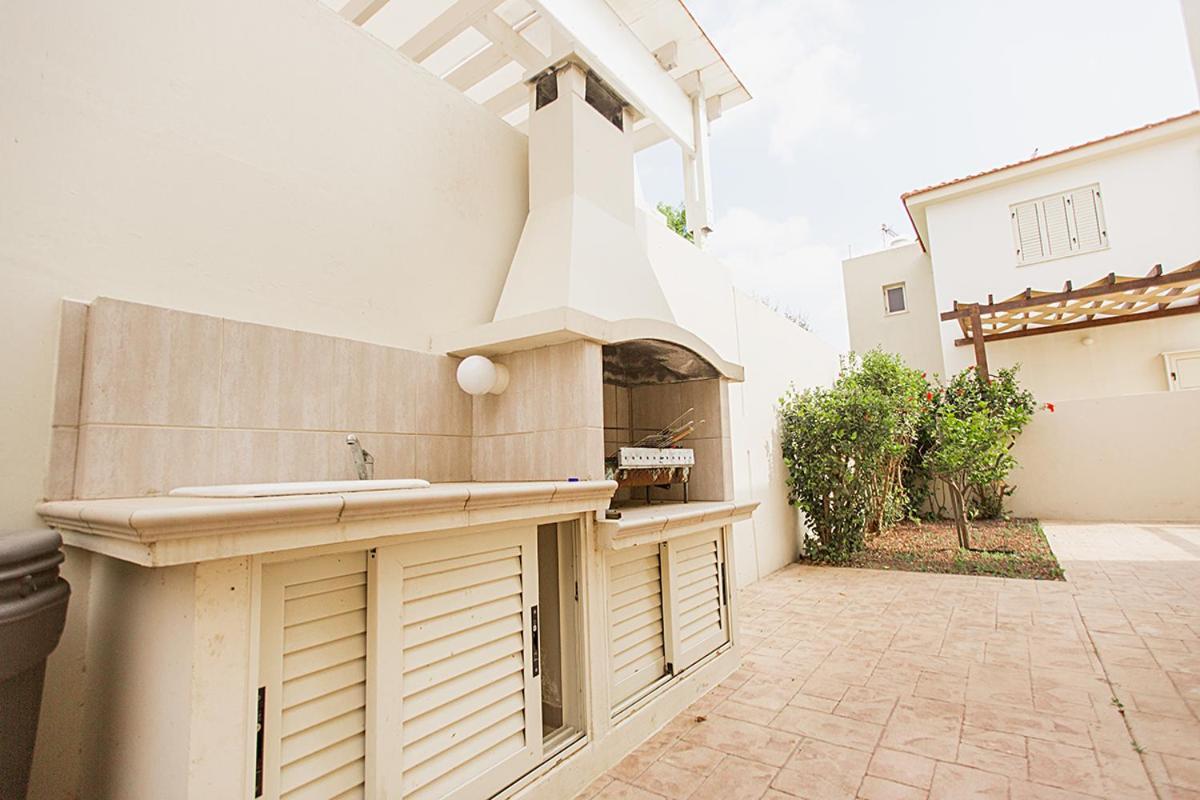 Atlantica 4 Bedroom Villa Near The Beach Protaras Bagian luar foto